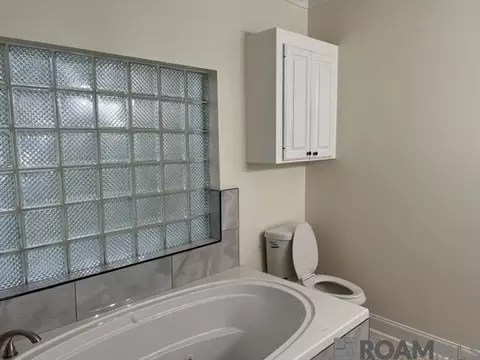 Bath - 27499 Tall Oaks Dr, Walker, LA 70785 photo 2 of 3