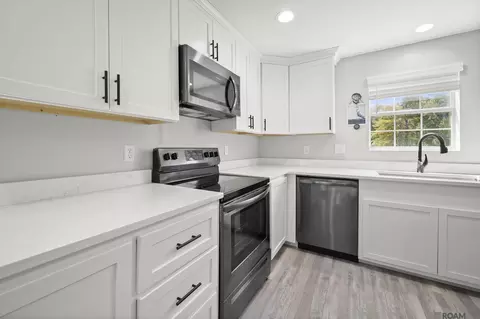 Kitchen - 32027 Pats Ln, Springfield, LA 70462 photo 1 of 2