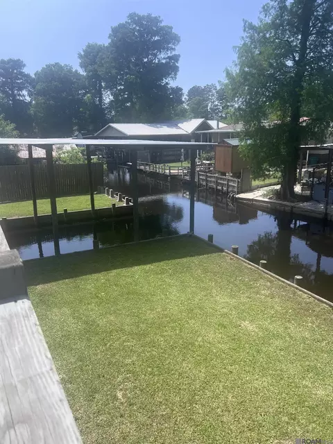 32027 Pats Ln, Springfield, LA 70462