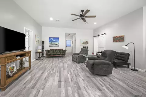 Living - 32027 Pats Ln, Springfield, LA 70462 photo 1 of 1