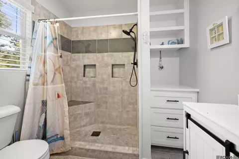 Bath - 32027 Pats Ln, Springfield, LA 70462 photo 2 of 2