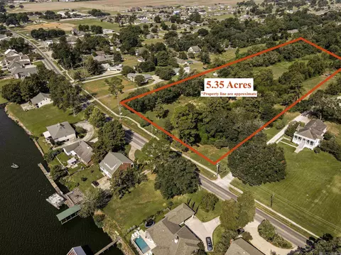 1304 False River Dr, New Roads, LA 70760