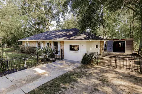 219 Hazelnut St, Denham Springs, LA 70726
