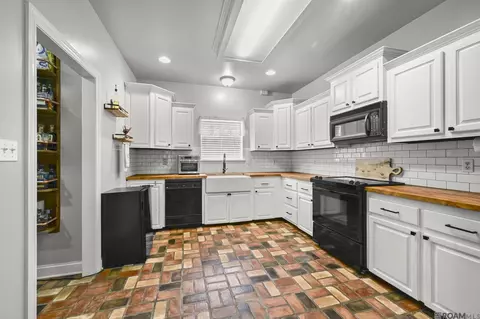 Kitchen - 33868 Natures Way, Walker, LA 70785 photo 1 of 1
