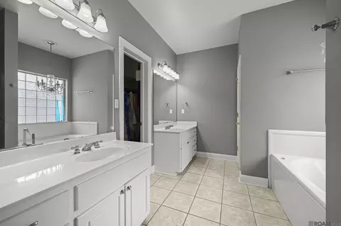 Bath - 33868 Natures Way, Walker, LA 70785 photo 2 of 3