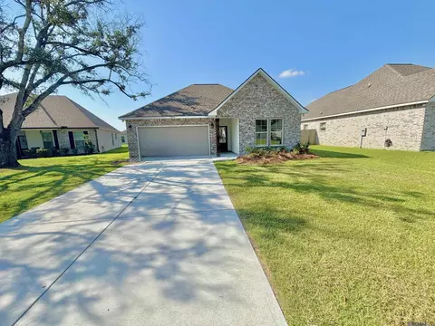 9958 Stratford Dr, Denham Springs, LA 70726