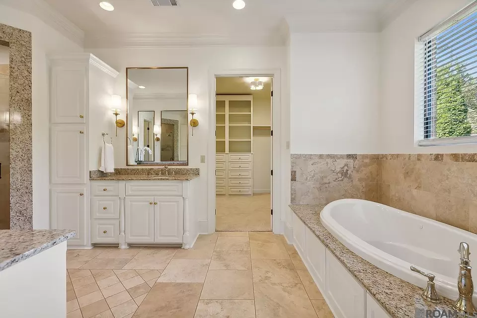 Bath - 9631 Myrtle Ln, Baton Rouge, LA 70810 photo 1 of 8