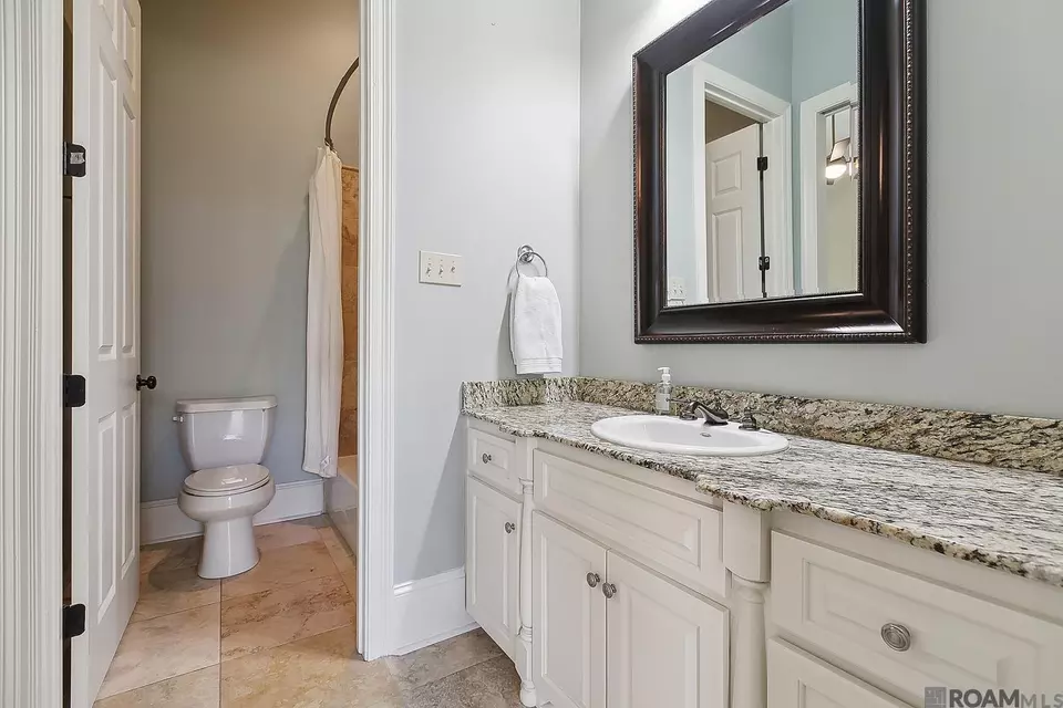 Bath - 9631 Myrtle Ln, Baton Rouge, LA 70810 photo 7 of 8