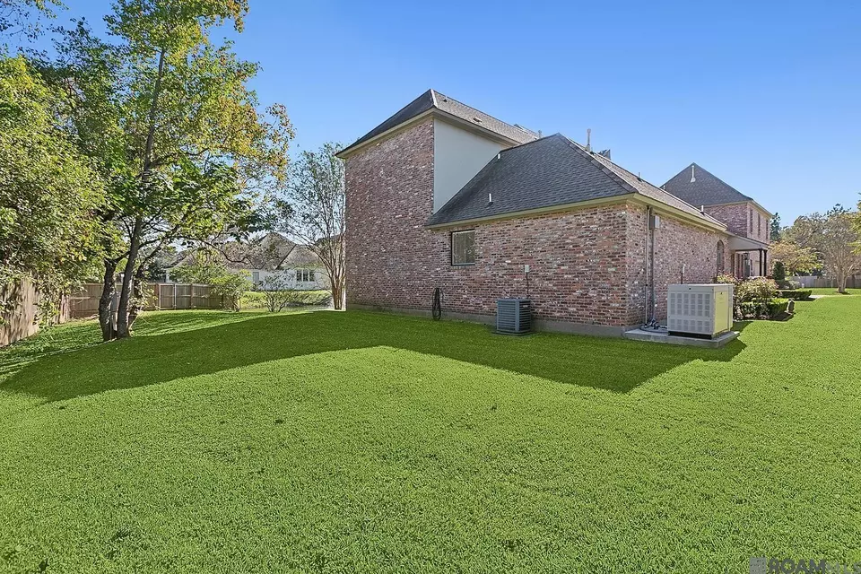 Exterior - 9631 Myrtle Ln, Baton Rouge, LA 70810 photo 8 of 10