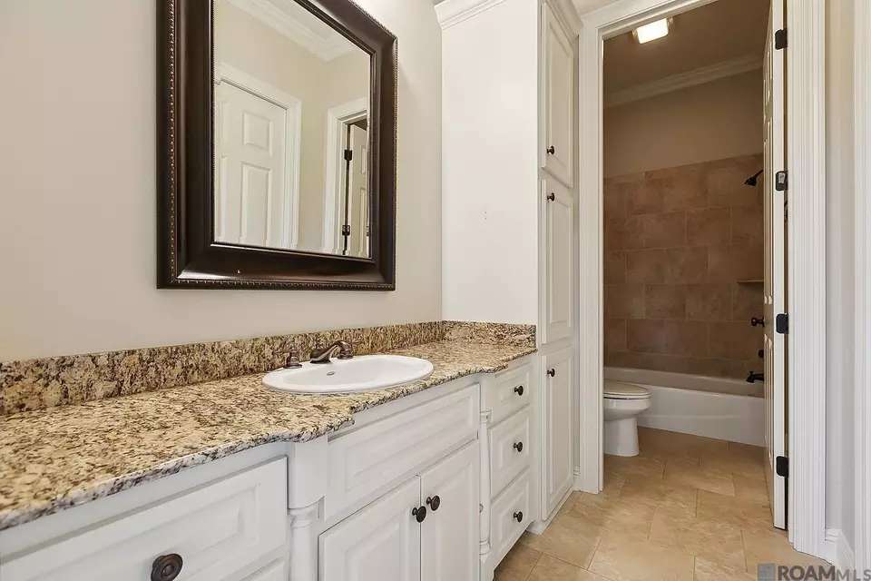 Bath - 9631 Myrtle Ln, Baton Rouge, LA 70810 photo 4 of 8