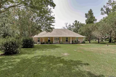 8242 Comite Acres Dr, Baker, LA 70714
