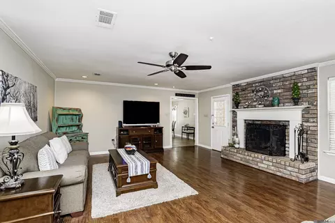 Living - 8242 Comite Acres Dr, Baker, LA 70714 photo 2 of 2