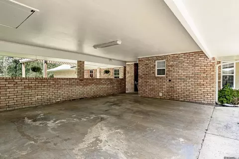 Exterior - 8242 Comite Acres Dr, Baker, LA 70714 photo 5 of 11