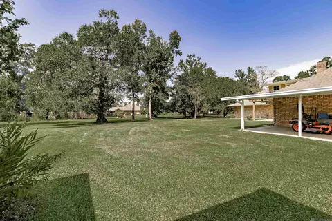 Exterior - 8242 Comite Acres Dr, Baker, LA 70714 photo 9 of 11