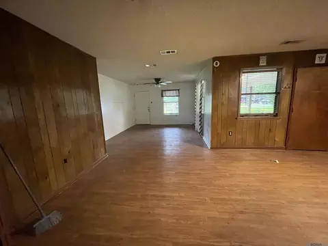 Living - 4305 Ashland St, Baker, LA 70714 photo 1 of 1