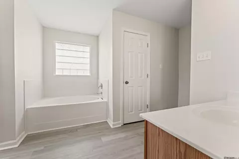 Bath - 40406 Fitzgerald Dr, Darrow, LA 70725 photo 2 of 2