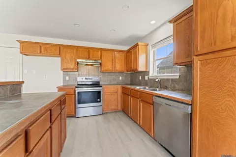 Kitchen - 40406 Fitzgerald Dr, Darrow, LA 70725 photo 3 of 3
