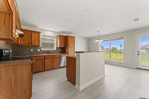Kitchen - 40406 Fitzgerald Dr, Darrow, LA 70725 photo 1 of 3