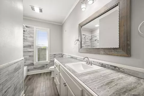 Bath - 30105 Oak Shadow Dr, Walker, LA 70785 photo 3 of 4