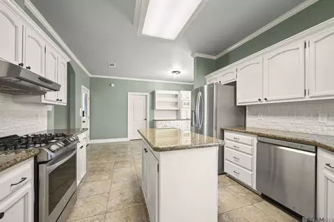 Kitchen - 30105 Oak Shadow Dr, Walker, LA 70785 photo 2 of 2