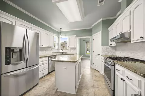 Kitchen - 30105 Oak Shadow Dr, Walker, LA 70785 photo 1 of 2