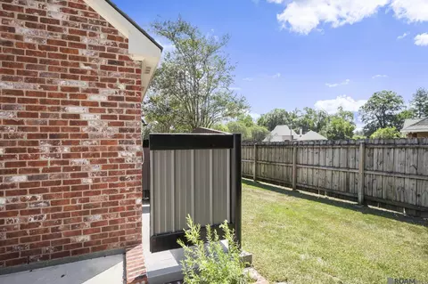 Exterior - 30105 Oak Shadow Dr, Walker, LA 70785 photo 2 of 6
