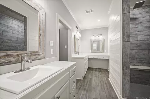 Bath - 30105 Oak Shadow Dr, Walker, LA 70785 photo 1 of 4