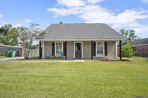 13611 S Trace Dr, Walker, LA 70785