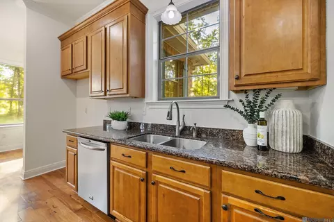 Kitchen - 29960 W Bates Rd, Hammond, LA 70403 photo 2 of 3