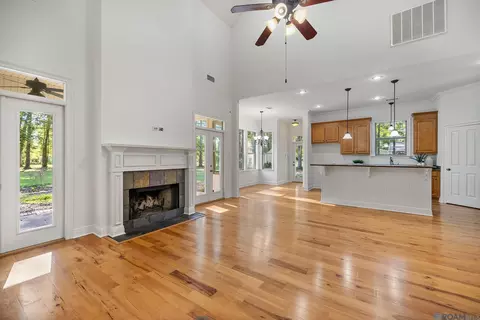 Living - 29960 W Bates Rd, Hammond, LA 70403 photo 3 of 4