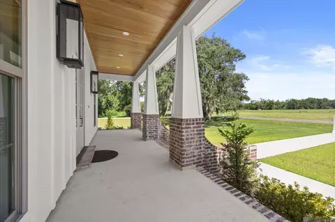 11079 Cessna St, Gonzales, LA 70737