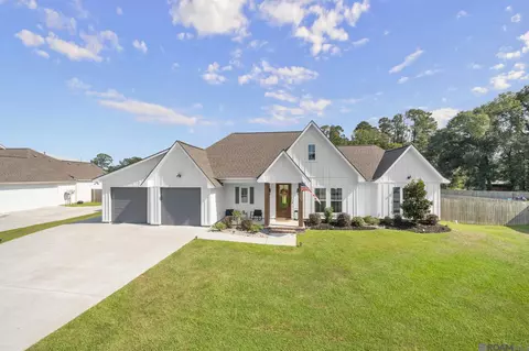 31812 Old River Rd, Denham Springs, LA 70726