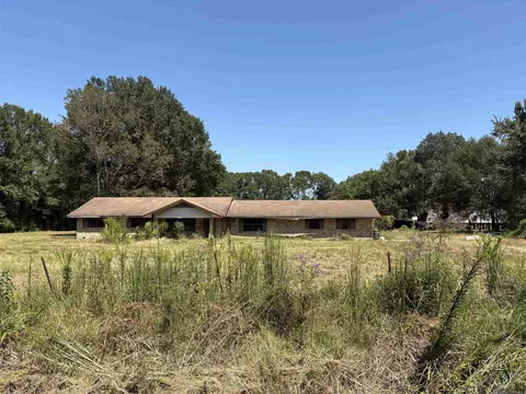 6493 Port Hudson Pride Rd, Slaughter, LA 70777