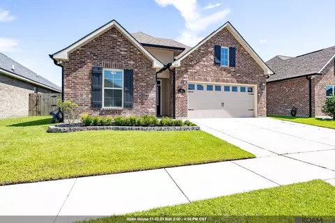 812 Beaumont Dr, Gonzales, LA 70737