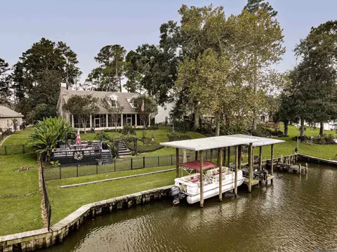 17534 Summerfield Rd N, Prairieville, LA 70769