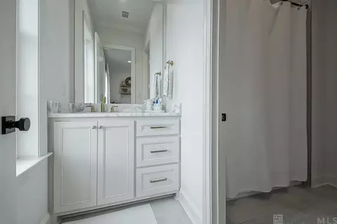 Bath - 5224 N Pointer Ct, Baton Rouge, LA 70808 photo 4 of 5