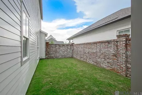 Exterior - 5224 N Pointer Ct, Baton Rouge, LA 70808 photo 3 of 5