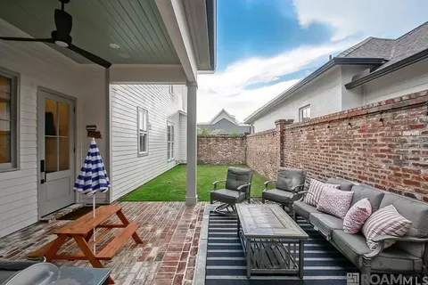 Exterior - 5224 N Pointer Ct, Baton Rouge, LA 70808 photo 2 of 5