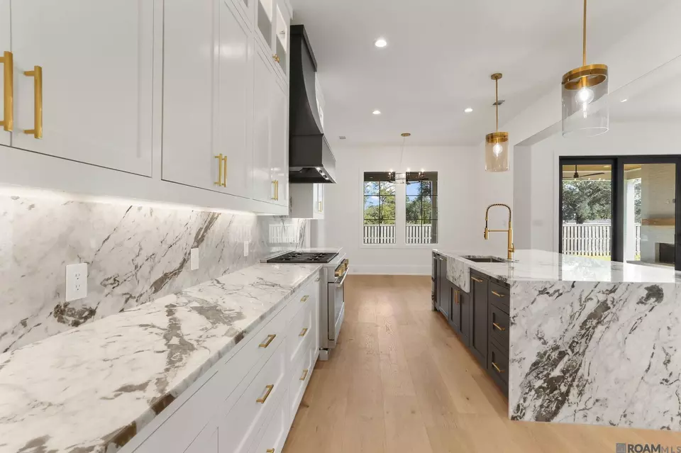 Kitchen - 154 Magnolia Wood Ave, Baton Rouge, LA 70808 photo 3 of 5
