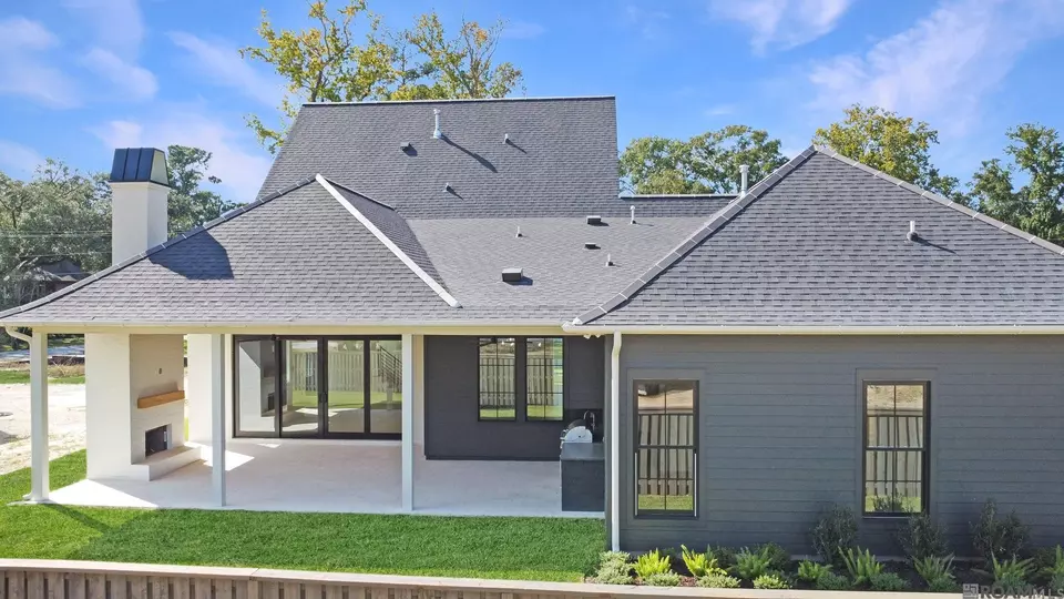Exterior - 154 Magnolia Wood Ave, Baton Rouge, LA 70808 photo 2 of 3