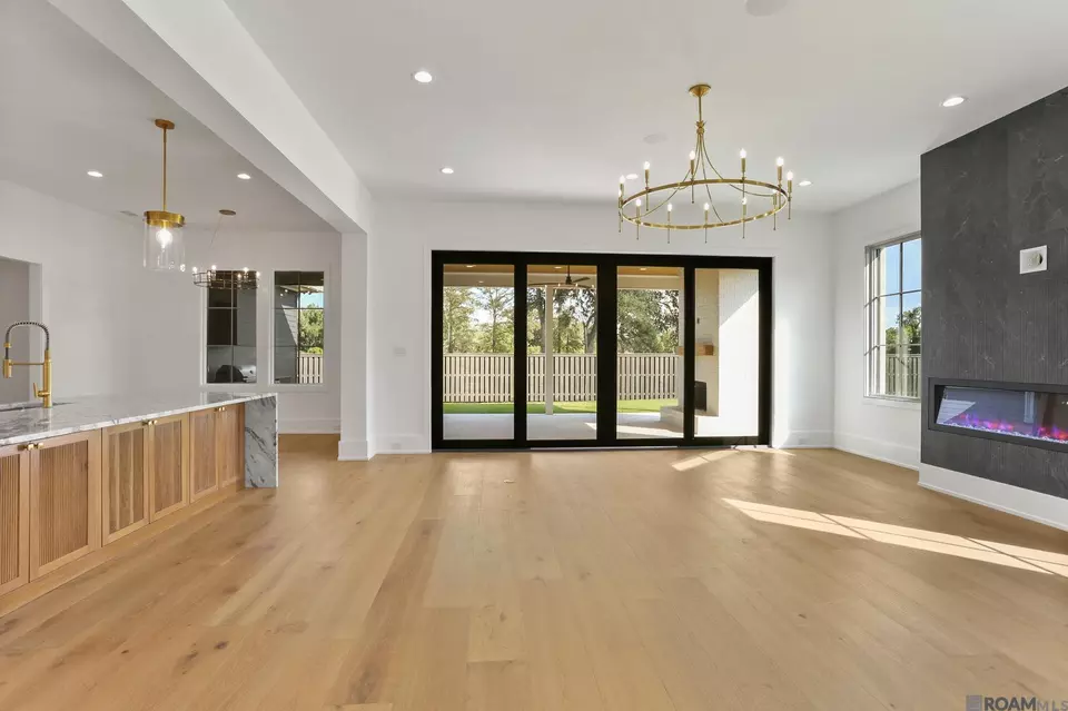 Living - 154 Magnolia Wood Ave, Baton Rouge, LA 70808 photo 2 of 3