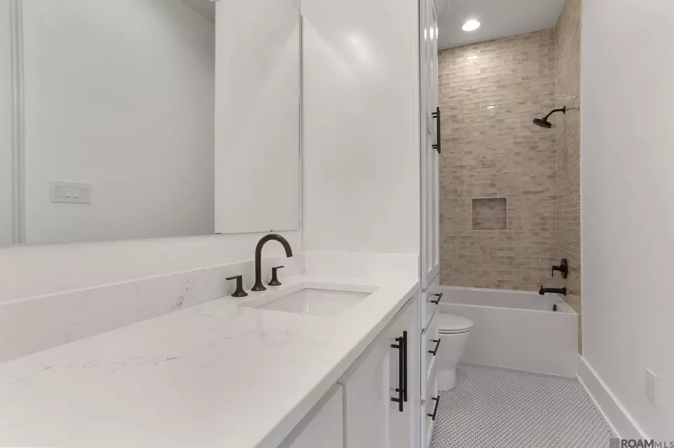 Bath - 154 Magnolia Wood Ave, Baton Rouge, LA 70808 photo 5 of 6