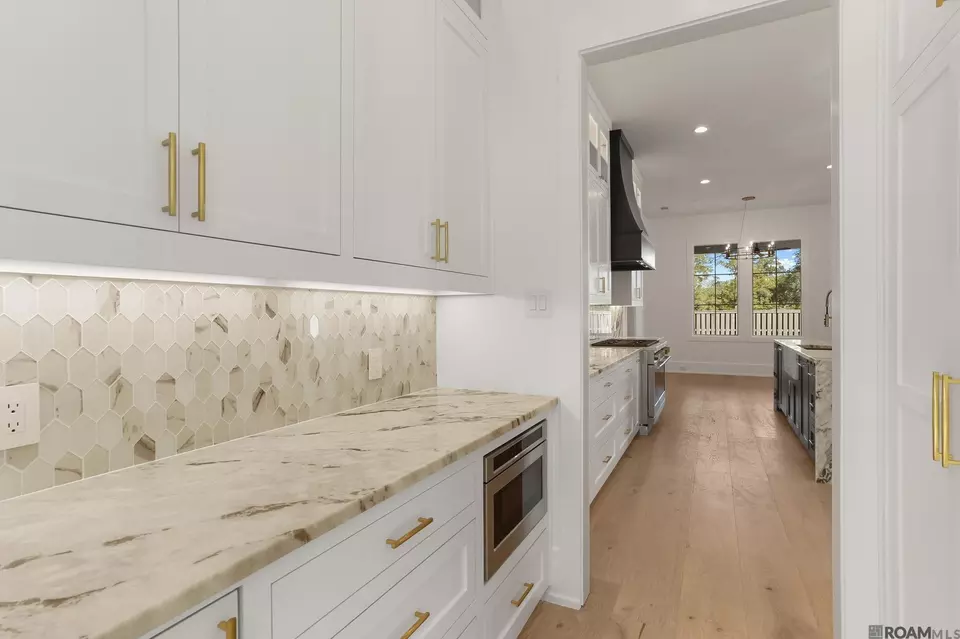 Kitchen - 154 Magnolia Wood Ave, Baton Rouge, LA 70808 photo 4 of 5