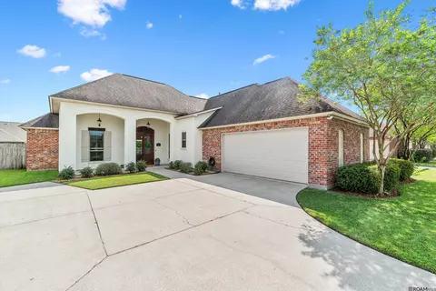 6214 Pelican Crossing Dr, Gonzales, LA 70737
