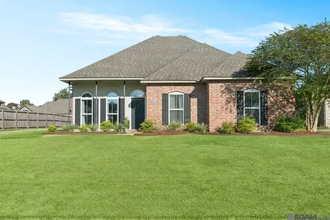 13102 Oak Knoll Dr, Geismar, LA 70734