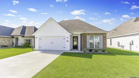 10433 Highland Lakes Dr, Denham Springs, LA 70726