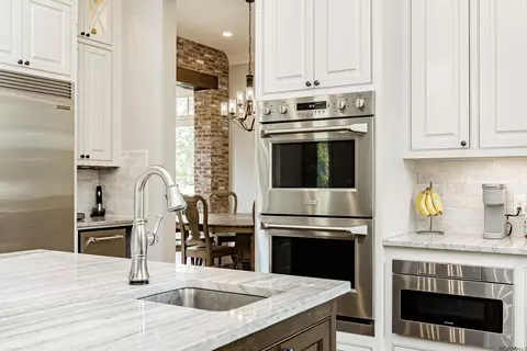 Kitchen - 16520 Hubbs Rd, Pride, LA 70770 photo 4 of 5