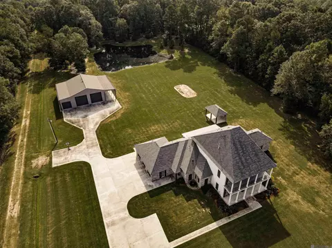 Exterior - 16520 Hubbs Rd, Pride, LA 70770 photo 2 of 7