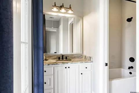Bath - 16520 Hubbs Rd, Pride, LA 70770 photo 7 of 7