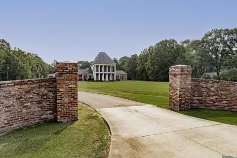 Exterior - 16520 Hubbs Rd, Pride, LA 70770 photo 3 of 7